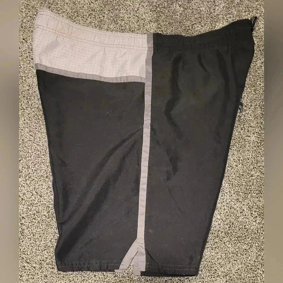 Men’s Nike Diverge Side Stripe Colorblocked Black Volley Swim Trunks Medium - Picture 2 of 8